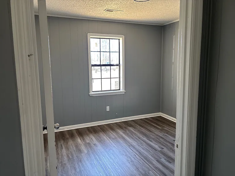 384 Moore St — Photo 12