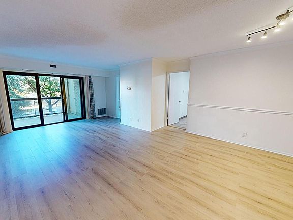 2nd image of 307 Yoakum Pkwy APT 203