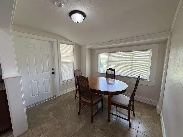 903 E New York Ave — Photo 22