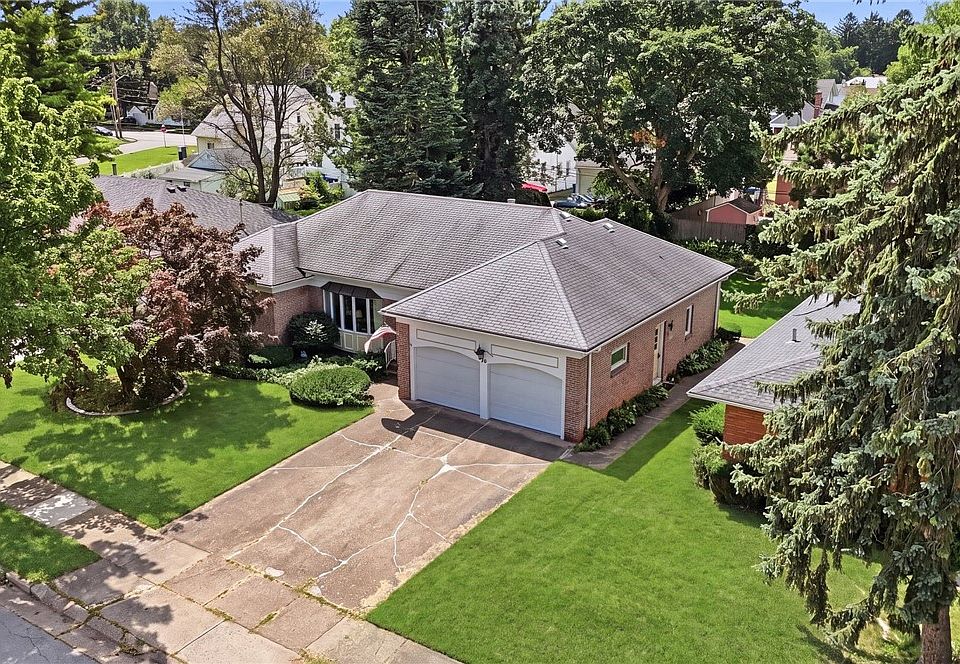 1st image of 24 Pinecliff Dr