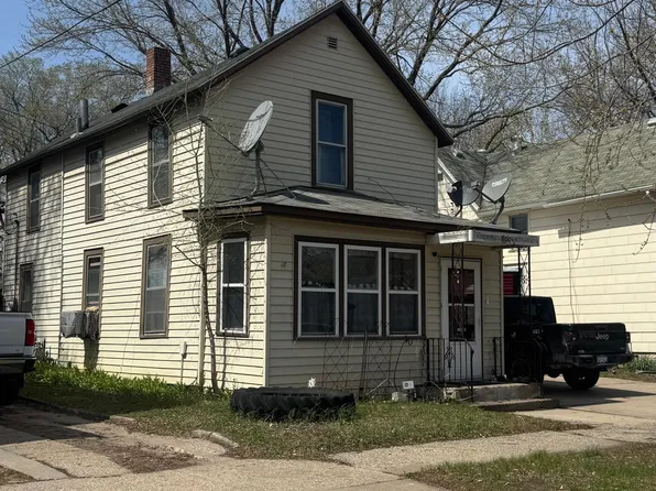 518 7th Ave NW, Faribault, MN 55021