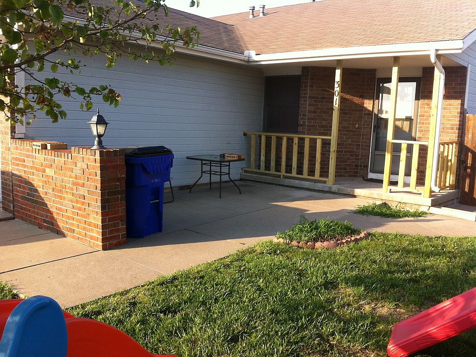 Front area with privacy wall