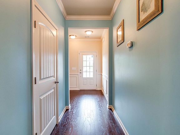 5th image of 3907 Montgomery Way