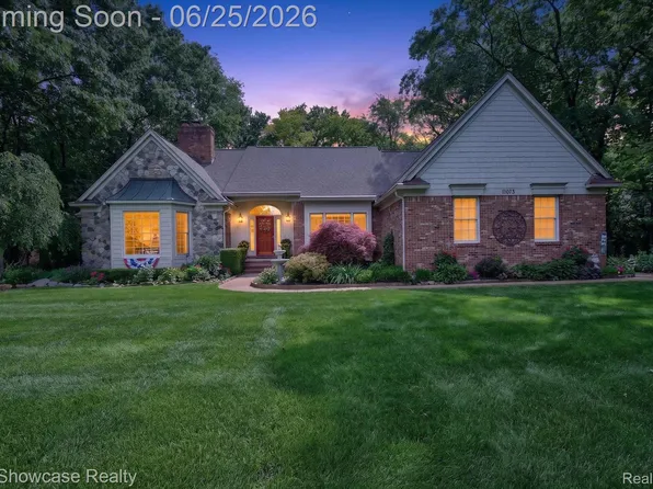11073 Sandy Creek Dr, South Lyon, MI 48178