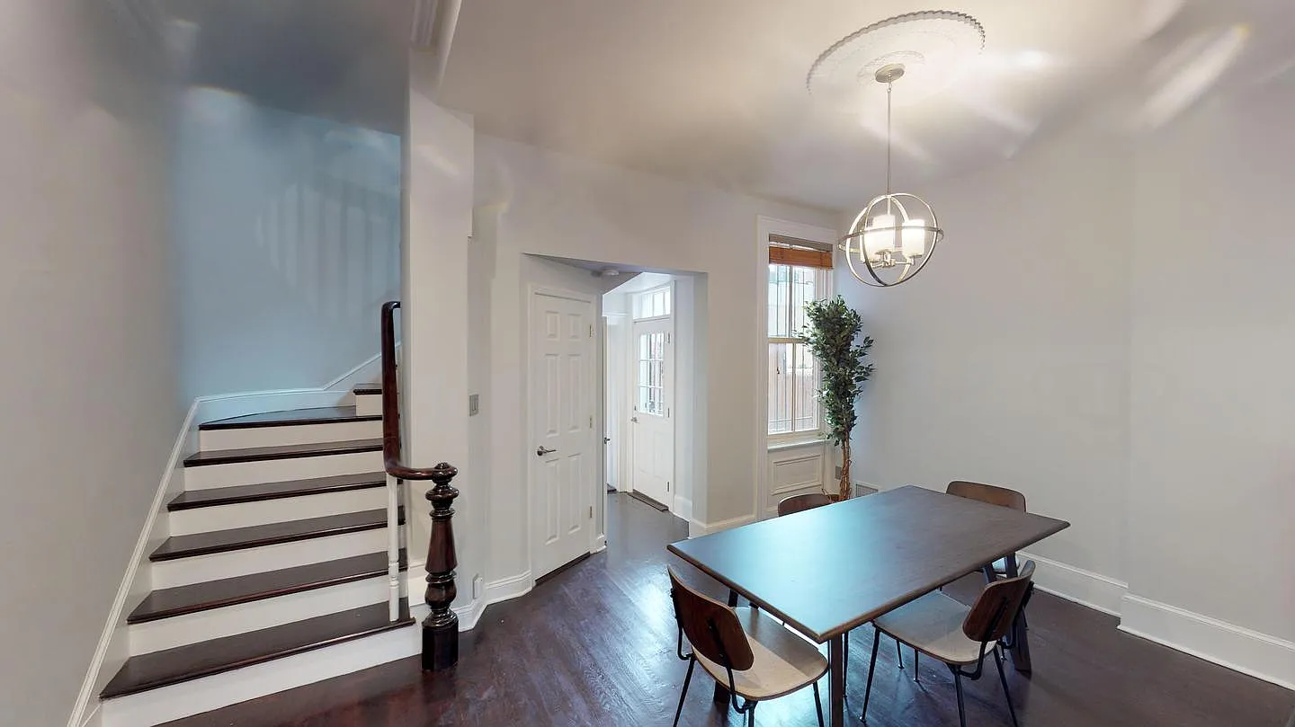 Delightful Logan Circle townhome with patio — Photo 2