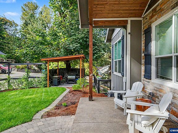 2nd image of 734 Cascade Dr NW
