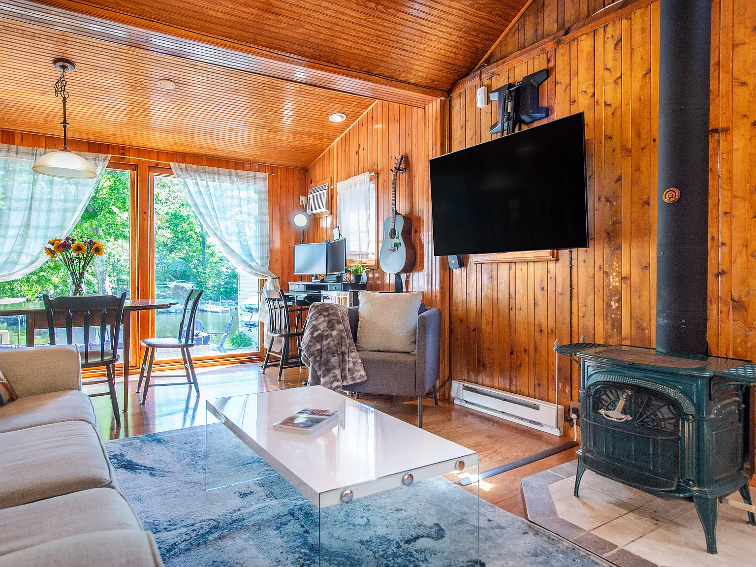 2 bed, 1.0 bath, $3,000 — Photo 2