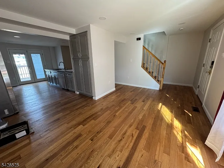 87 Fairview Ave — Photo 10