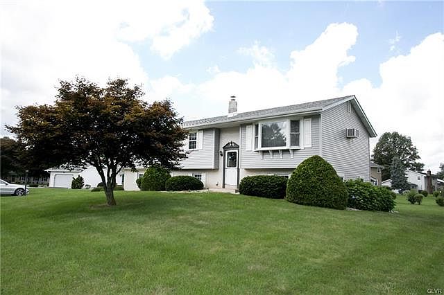 1st image of 407 Heritage Ln