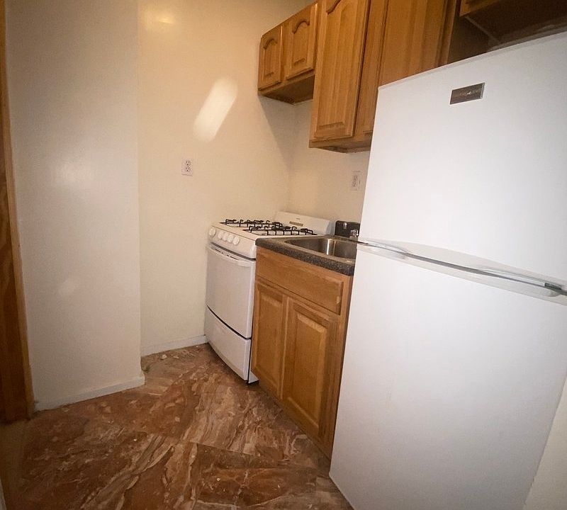 2nd image of 136 W 87th St #4AA