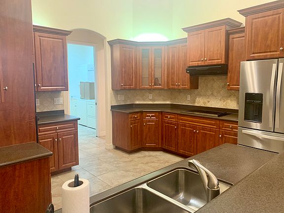 4th image of 3737 Chiquita Blvd S