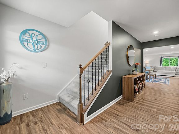 4th image of 2742 Oldfield Dr