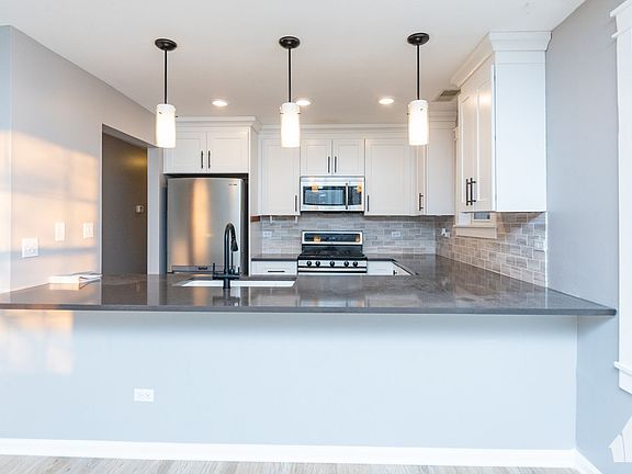 2nd image of 1473 N Larrabee St #C