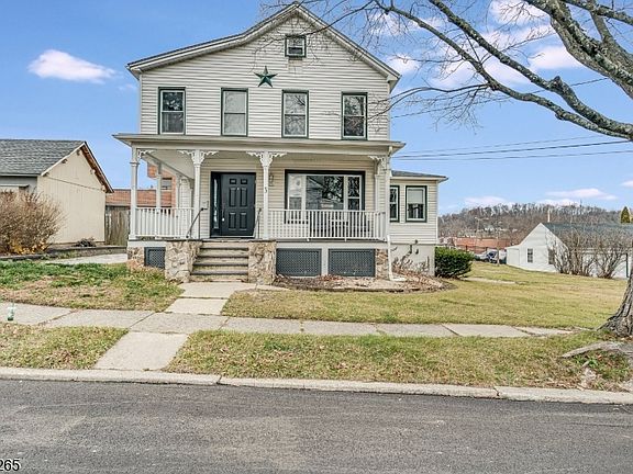 2nd image of 3 Townsend St