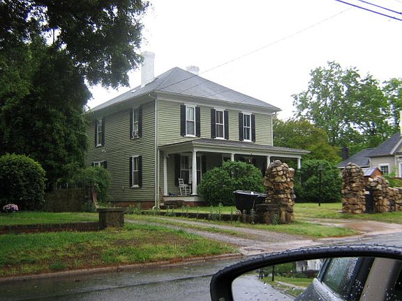 2nd image of 611 Windsor Ave