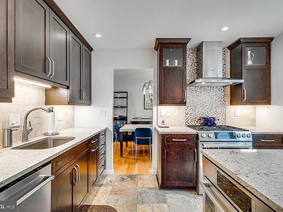 3rd image of 14825 Bauer Dr