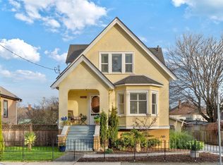 1909 Duchess St, Victoria, BC V8R 4W2
