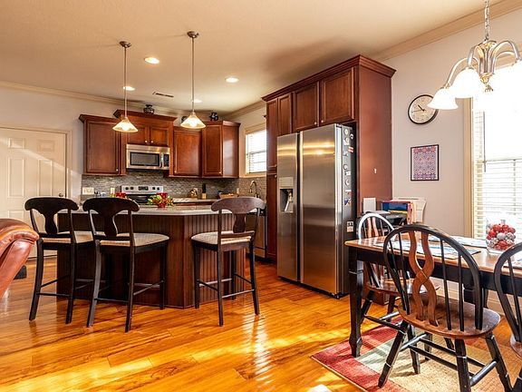 5th image of 6331 Daisy Pointe Ln