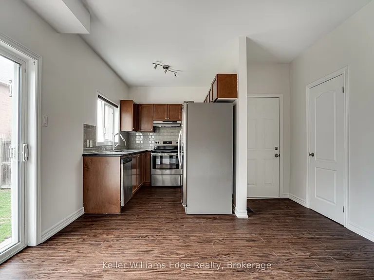 93 Glendarling Cres — Photo 14