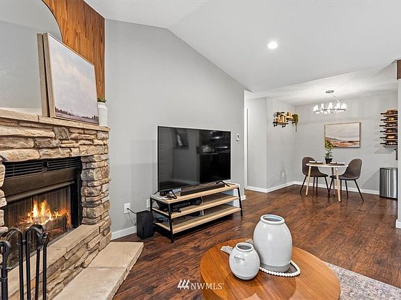 5th image of 14200 NE 171st St Unit E205