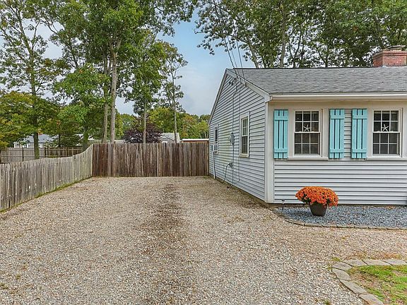 3rd image of 16 Thatcher Road