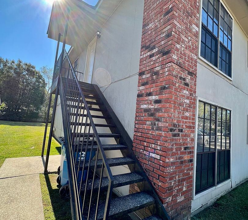 1st image of 105 Country Ln APT C