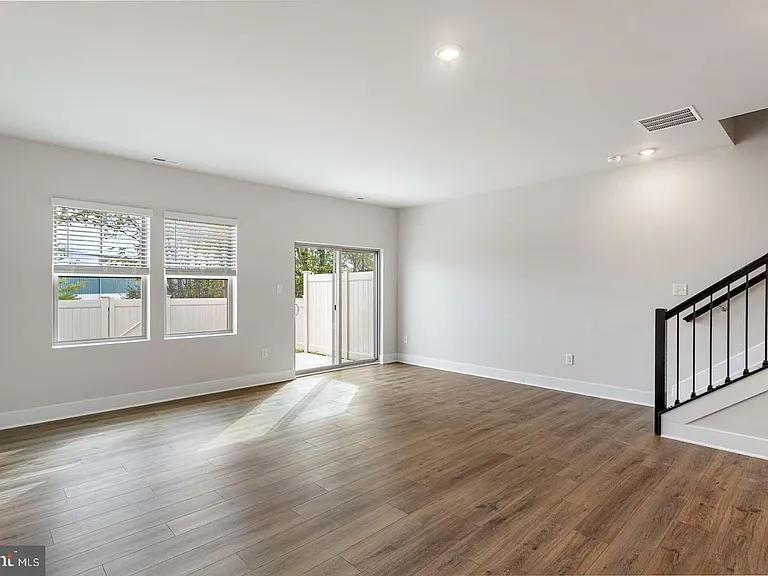 214 Matilda — Photo 3