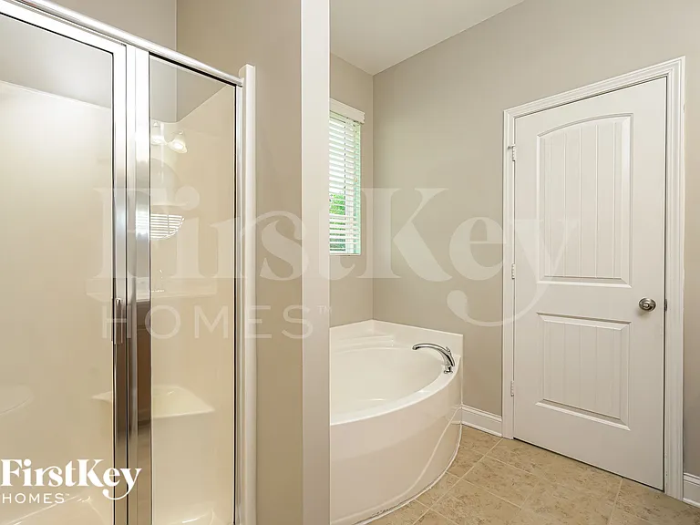 1643 Ashmead Ln — Photo 12
