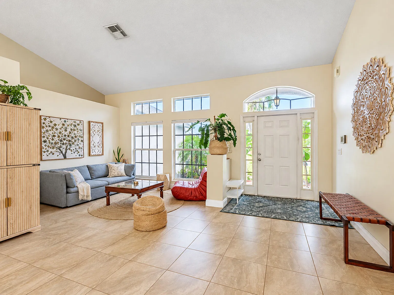 3 bed, 2.0 bath, 1662 sqft, $3,300 — Photo 4