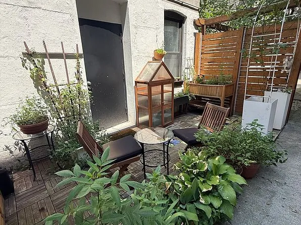 2465 38th St, Astoria, NY 11103