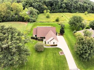 N73W30773 Kentucky Oaks Way, Hartland, WI 53029