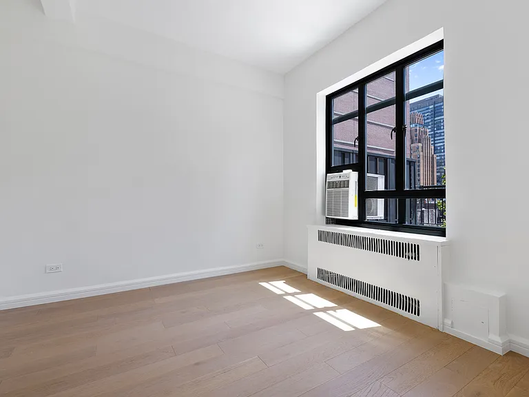 340 E 52nd St #PHC — Photo 7