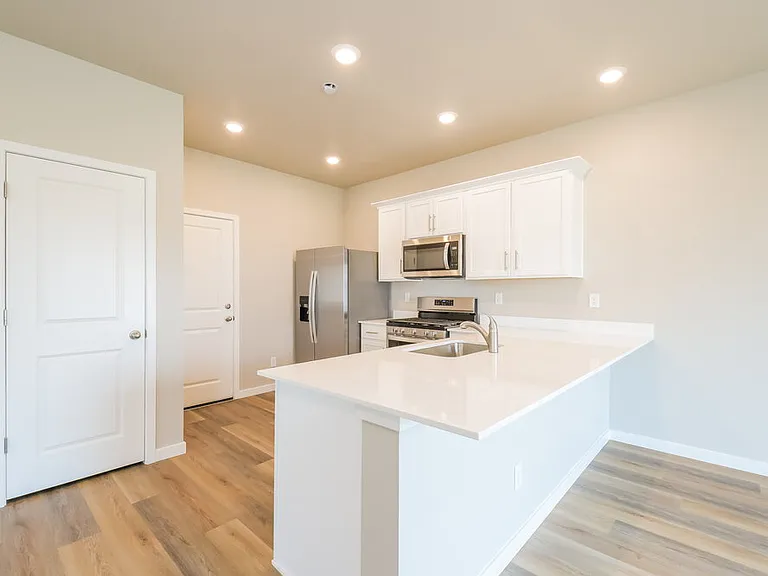 7325 Crystal Ave — Photo 10