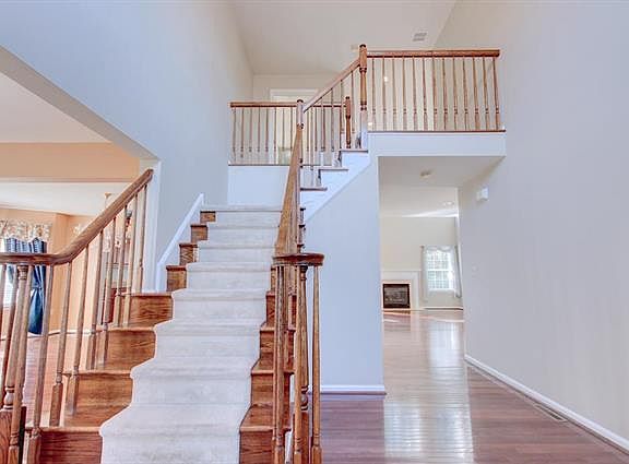3rd image of 7000 Hearth Ln
