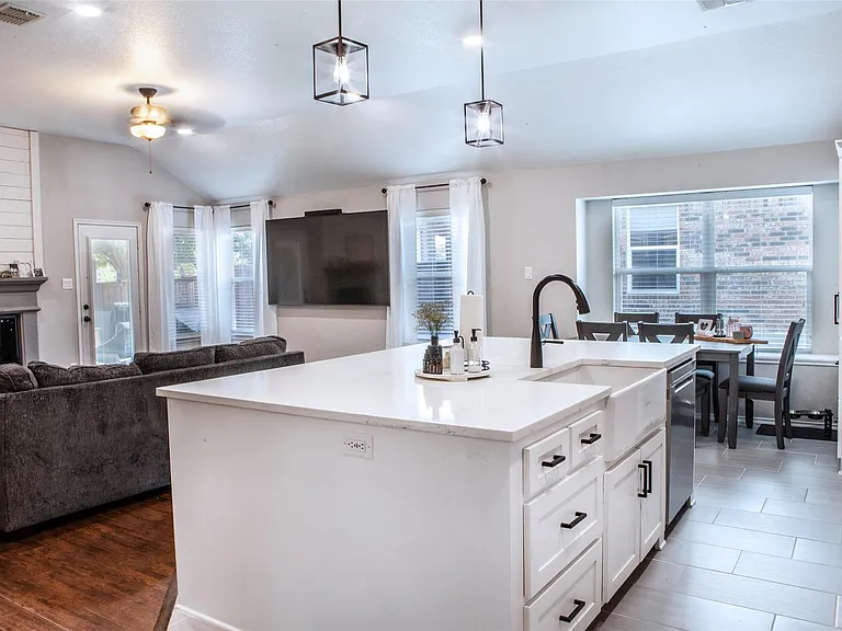 1796 Barton Springs Dr — Photo 4