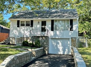 2432 S Glenwood Ave, Independence, MO 64052