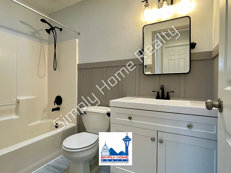 9807 Greenleaf Loop SE — Photo 10