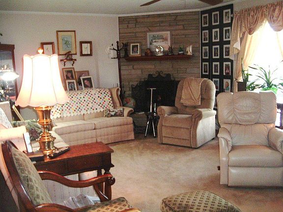 Living Room/Fireplace