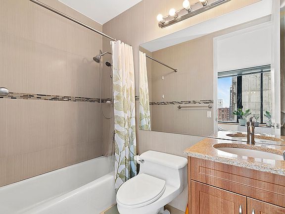 5th image of 300 E 93rd St APT 15C