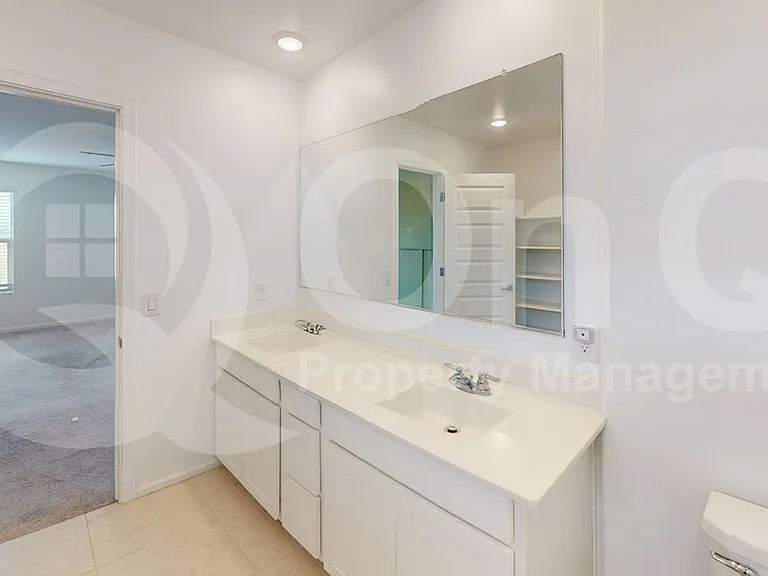 7609 S Camino Alma Vieja — Photo 8