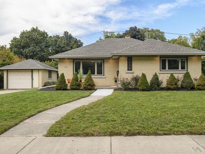 221 N Story PARKWAY, Milwaukee, WI, 53208