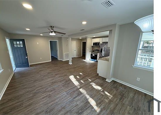 3rd image of 1108 Cottrell St