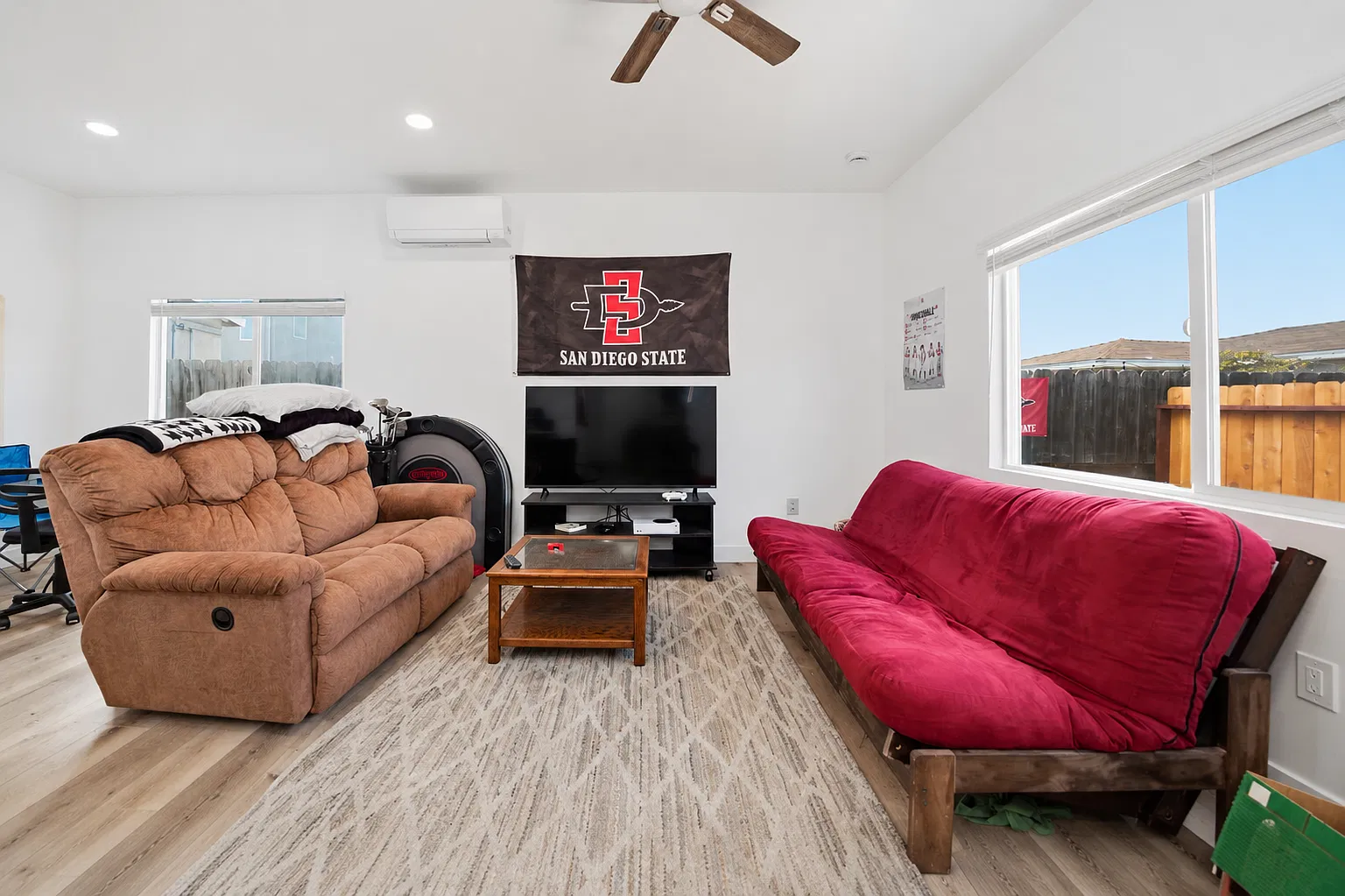 4 bed, 1200 sqft, $5,100 — Photo 4