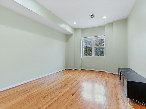 5th image of 2328 N Rockwell St