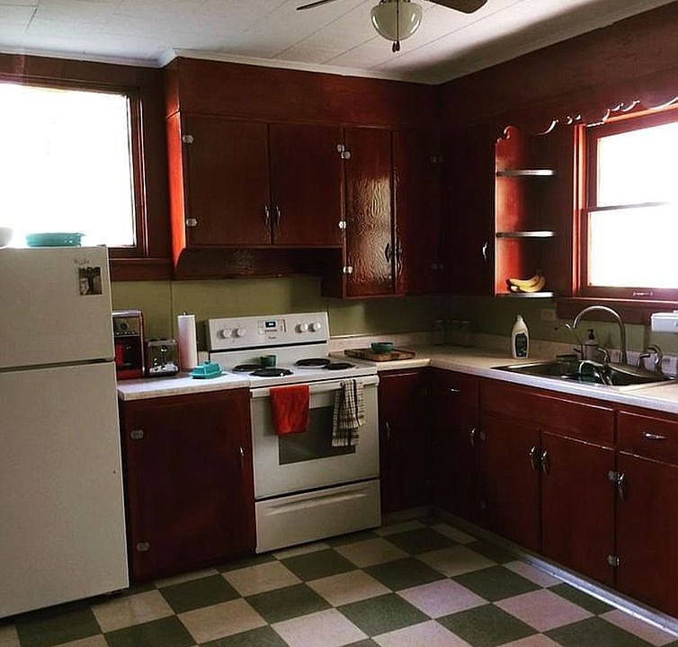 2nd image of 314 W Main St