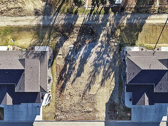 3rd image of 1010 Yellowstone Ave