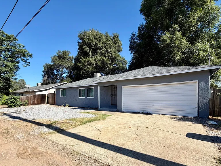 930 De Moll Dr — Photo 1