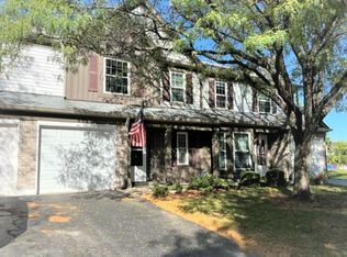 128 Crab Tree Dr, Westmont, IL 60559