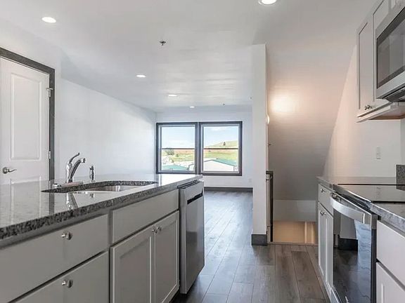 3rd image of 2949 Aspen Dr #121
