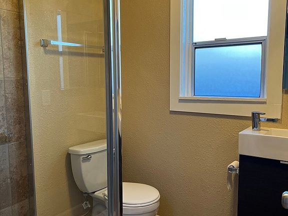 4th image of 170 Foresthill Ave #3